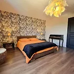 Spacieux Contemporain Avec Terrasse Panoramique Et Piscine Chauffee - Fr-1-584-373