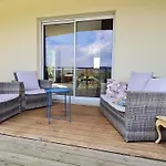 Spacieux Contemporain Avec Terrasse Panoramique Et Piscine Chauffee - Fr-1-584-373 Holiday home