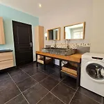 Spacieux Contemporain Avec Terrasse Panoramique Et Piscine Chauffee - Fr-1-584-373 Holiday home *