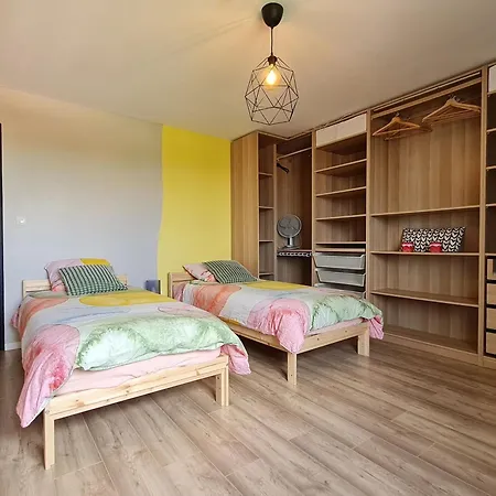 Séjour à la campagne Spacieux Contemporain Avec Terrasse Panoramique Et Piscine Chauffée - Fr-1-584-373 *