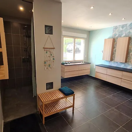 Séjour à la campagne Spacieux Contemporain Avec Terrasse Panoramique Et Piscine Chauffée - Fr-1-584-373