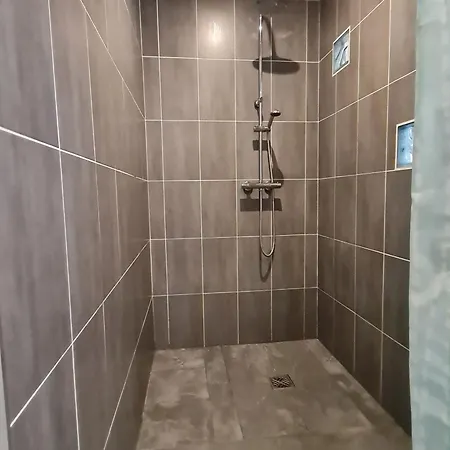 Spacieux Contemporain Avec Terrasse Panoramique Et Piscine Chauffée - Fr-1-584-373 *