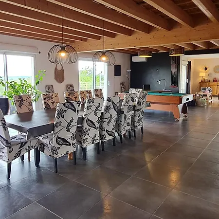 Séjour à la campagne Spacieux Contemporain Avec Terrasse Panoramique Et Piscine Chauffée - Fr-1-584-373 *