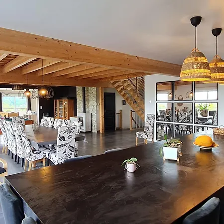 Spacieux Contemporain Avec Terrasse Panoramique Et Piscine Chauffée - Fr-1-584-373 *