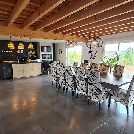 Spacieux Contemporain Avec Terrasse Panoramique Et Piscine Chauffée - Fr-1-584-373 Séjour à la campagne Favieres (Lorraine)