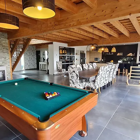 Spacieux Contemporain Avec Terrasse Panoramique Et Piscine Chauffée - Fr-1-584-373 Séjour à la campagne