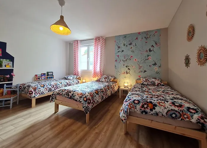 Spacieux Contemporain Avec Terrasse Panoramique Et Piscine Chauffee - Fr-1-584-373 Feriehus